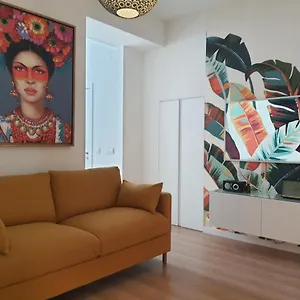  Apartment Exotic Fusion: Coffee & Radio